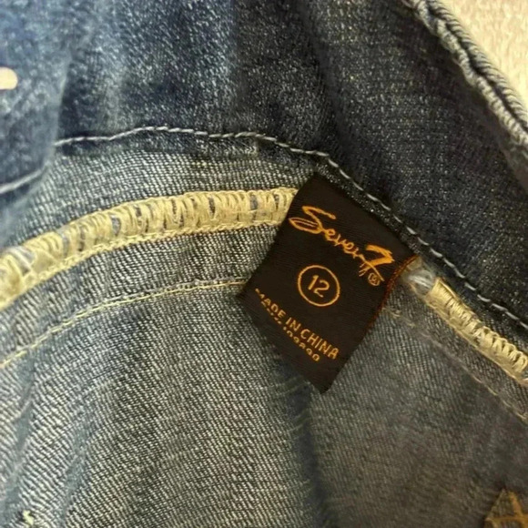 Seven7 Shorts Women Denim Embroidered Pockets Raw Hem Size 12 - Picture 7 of 9
